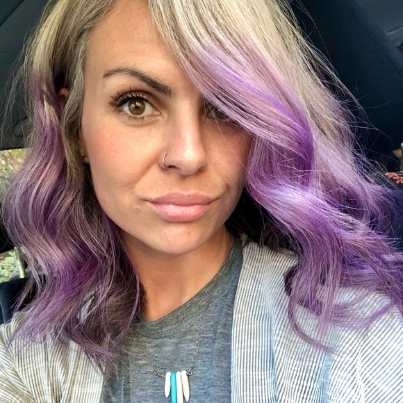 Meet your Posher, Erin :instagram @graybuffalo_ - Picture 8 of 9